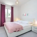 Niki 2 Apartment *