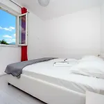 Niki 2