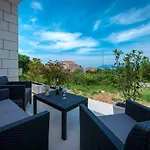 Apartament Niki 2 *