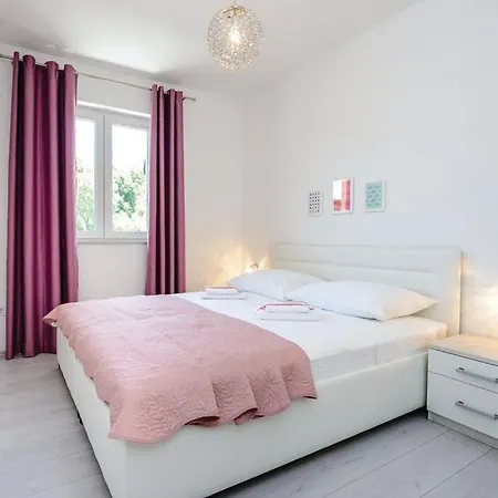 Niki 2 Apartment *