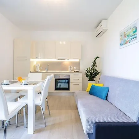 Niki 2 Apartment *
