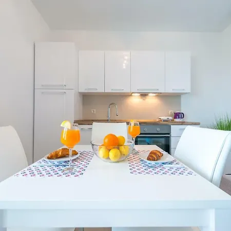 Niki 2 Apartment *